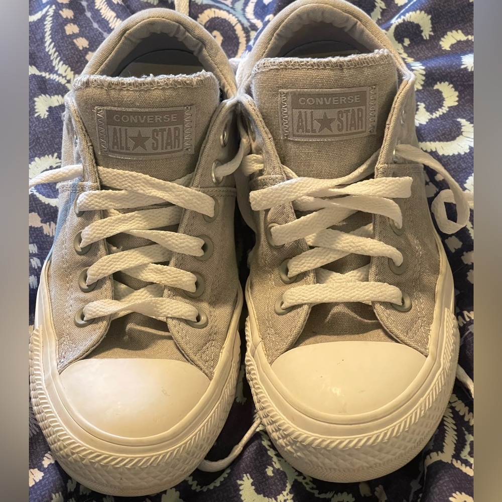 Women’s Converse Madison size 7